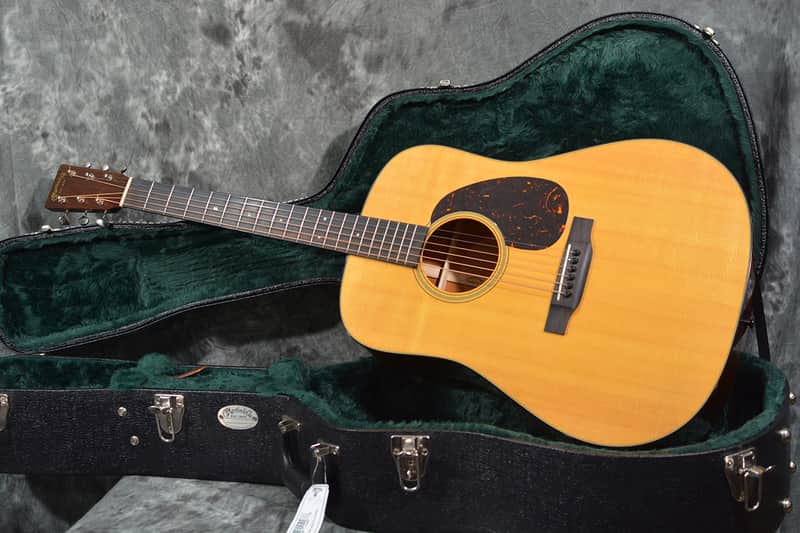 Martin D-18 Natural Gloss 2023 w Deluxe Factory Case