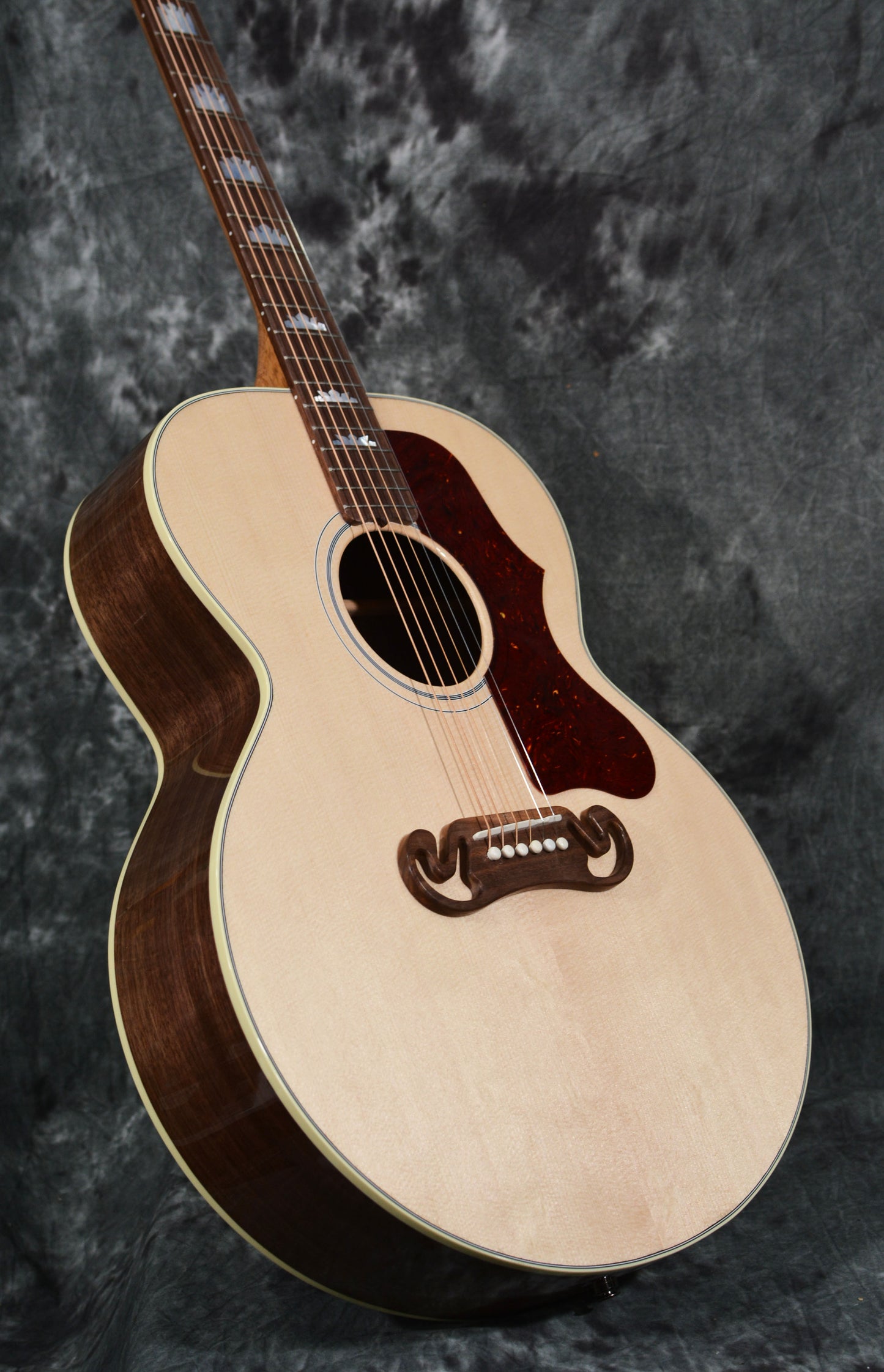 gibson SJ-200 Studio Walnut Antique Natural