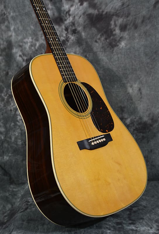 Martin D-28 Standard Series Dreadnought w/ Hardshell Case