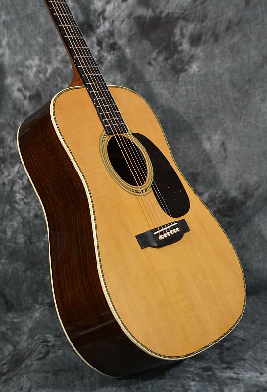 Martin HD-28 Standard Series Dreadnought w/ Hardshell Case