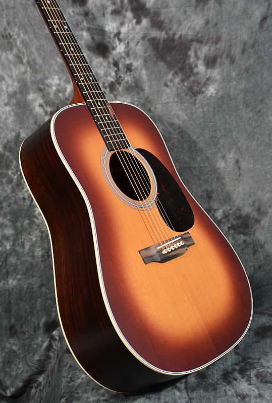 Martin D-28 Standard Satin Amberburst Finish