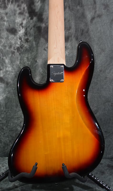 Squier Affinity Series jazz Bass V 3-Tone Sunburst