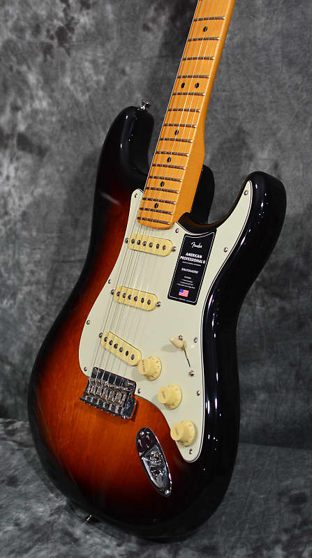 Fender American Professional II Stratocaster 3-Tone Sunburst