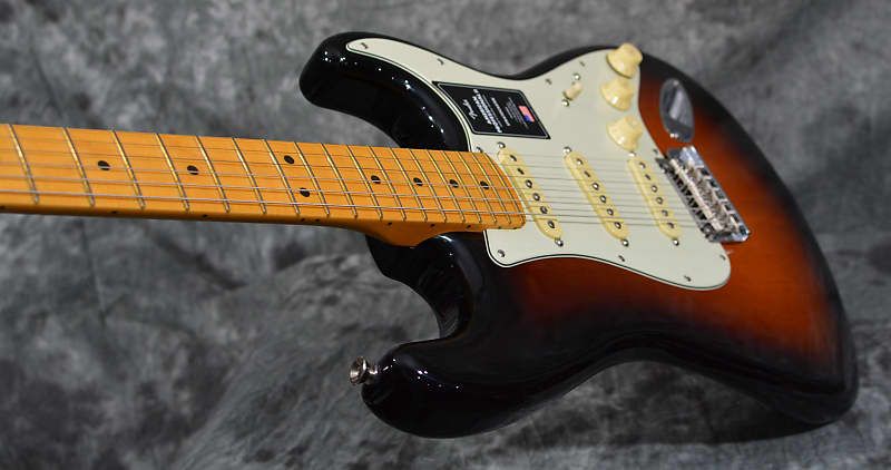 Fender American Professional II Stratocaster 3-Tone Sunburst