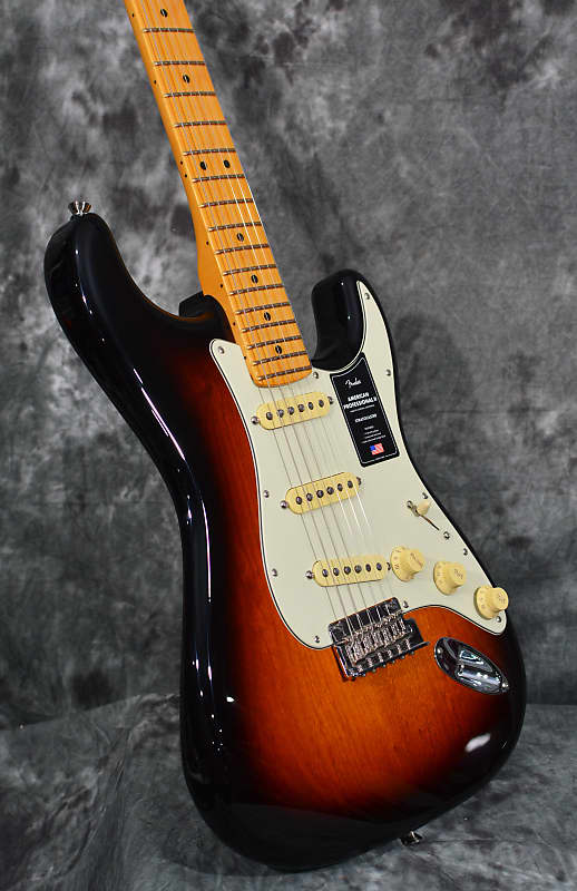 Fender American Professional II Stratocaster 3-Tone Sunburst