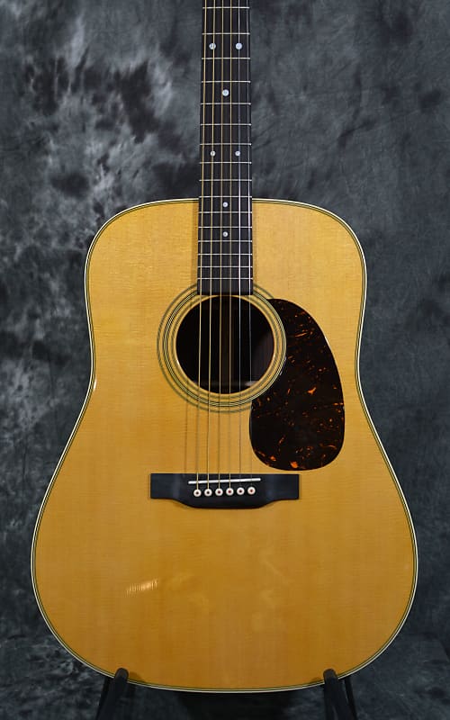 Martin D-28 Standard Series Dreadnought w/ Hardshell Case