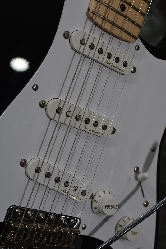 Fender Eric Clapton Artist Series Blackie Stratocaster w Noiseless Pickups & Tweed Hardshell Case