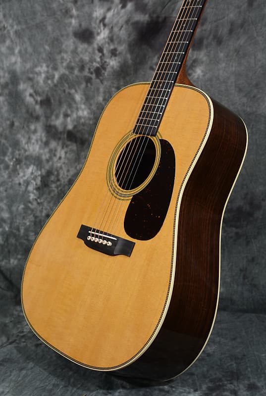 Martin HD-28 Standard Series Dreadnought w/ Hardshell Case