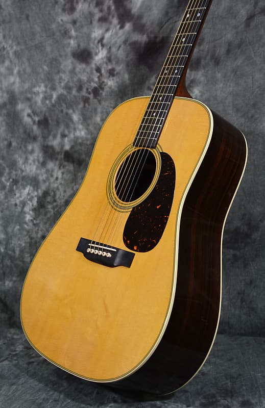 Martin D-28 Standard Series Dreadnought w/ Hardshell Case