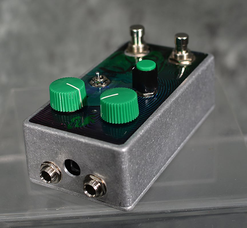 Retroactive Pedals Diving Bell Delay Echo w Faux Pitch Bending Button