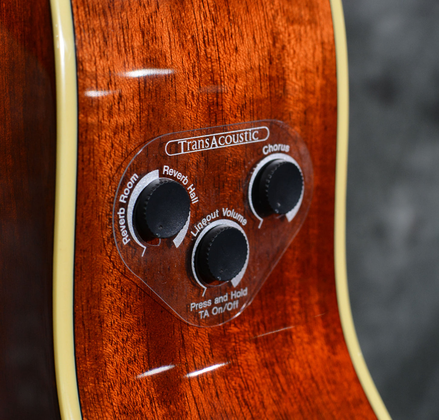 Yamaha FGC-TA Cutaway TransAcoustic Electric Sunburst