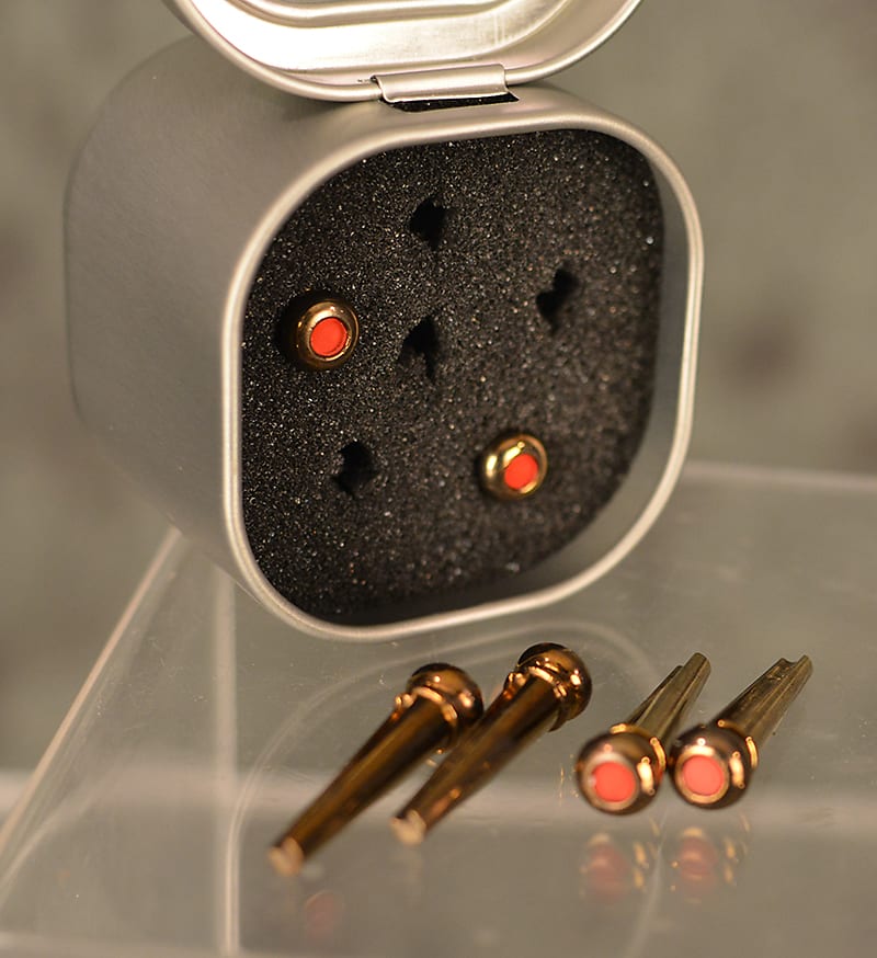 Martin LUXE Liquidmetal Bridge Pin Set Red Dot Gold 18APP0006