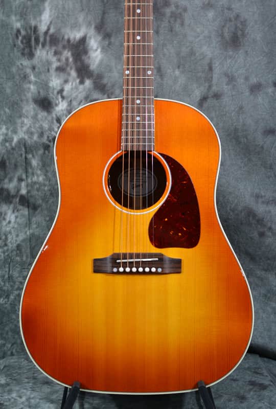 Gibson J-45 Standard Heritage Cherry Sunburst