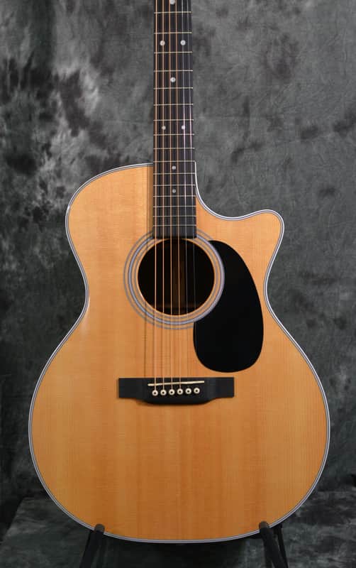 Martin Standard Series GPC-28E Cutaway with Fishman Electronics