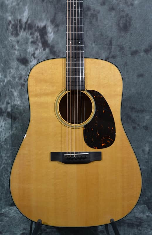 Martin D-18 Natural Gloss 2023 w Deluxe Factory Case