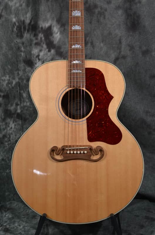 Gibson SJ-200 Studio Walnut Natural Jumbo