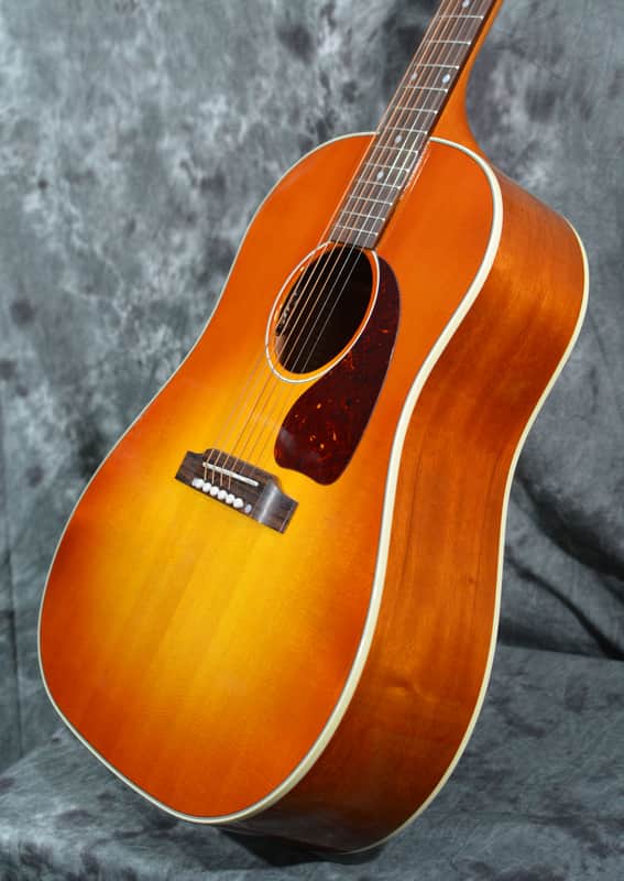 Gibson J-45 Standard Heritage Cherry Sunburst