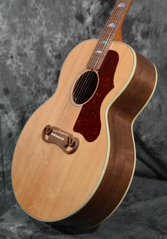Gibson SJ-200 Studio Walnut Natural Jumbo