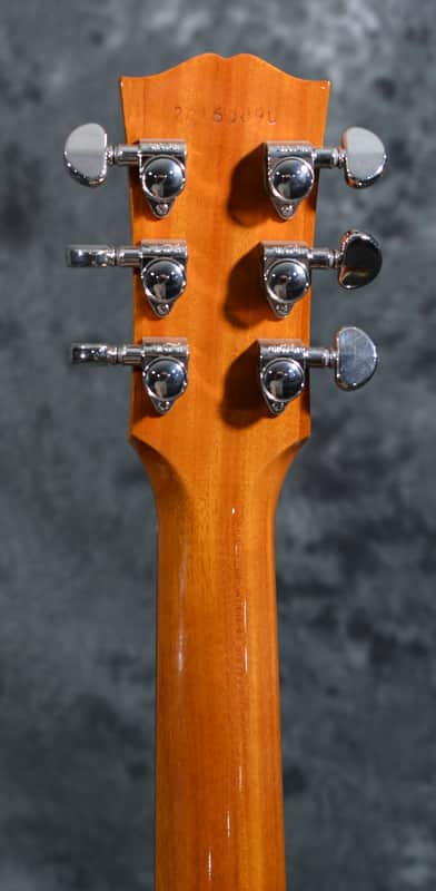 Gibson J-45 Standard Heritage Cherry Sunburst