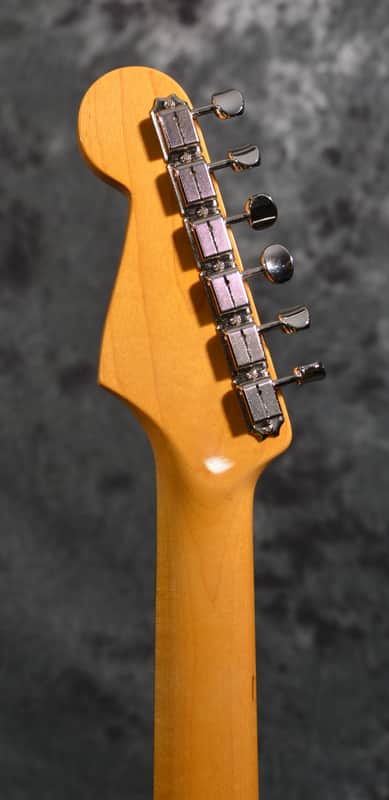 Fender American Vintage II 1965 Stratocaster Candy Apple Red