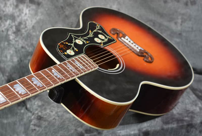 Gibson SJ-200 Standard Tri-Burst Jumbo
