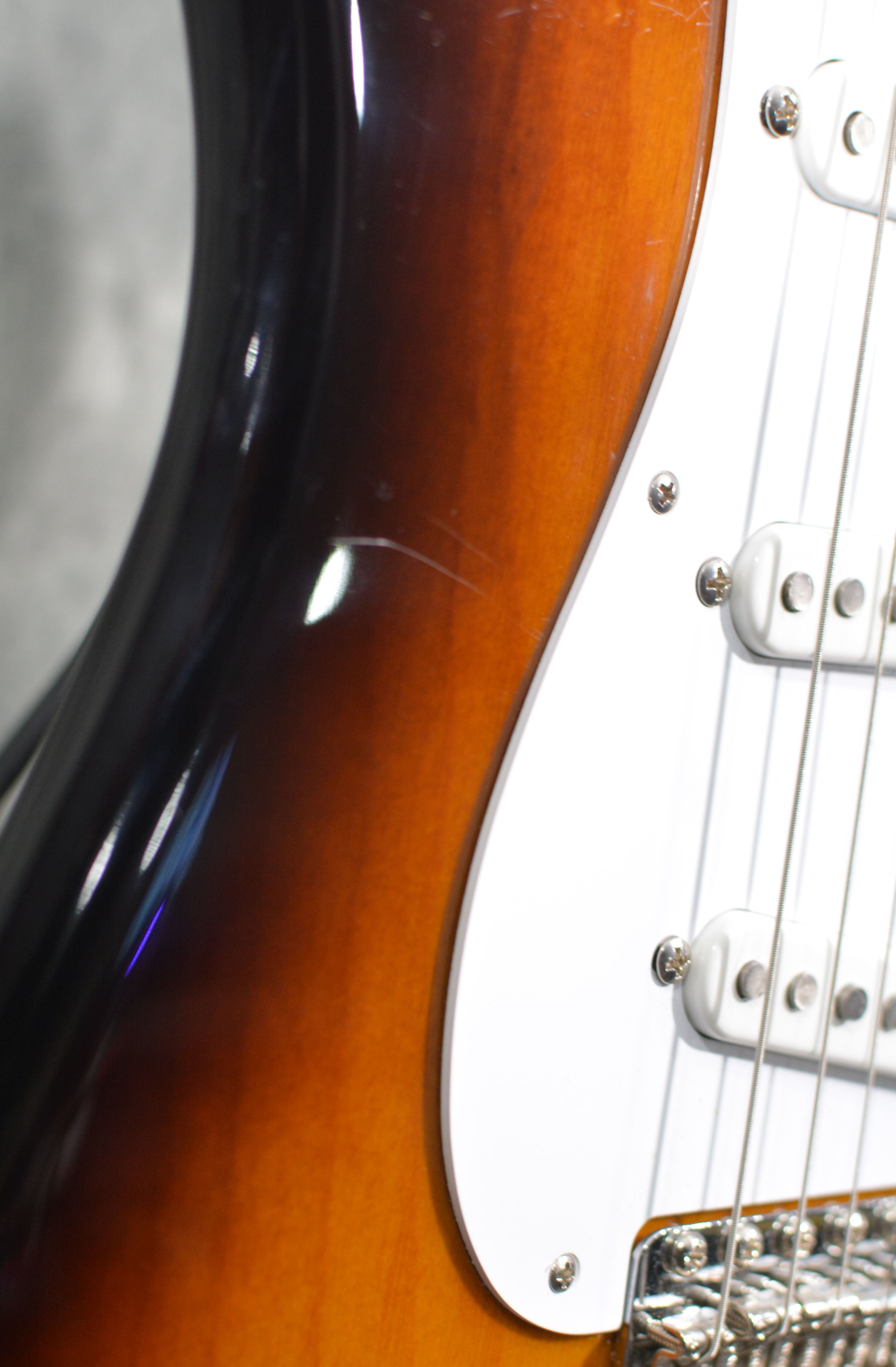 Fender 70th Anniversary American Vintage II 1954 Stratocaster 2
