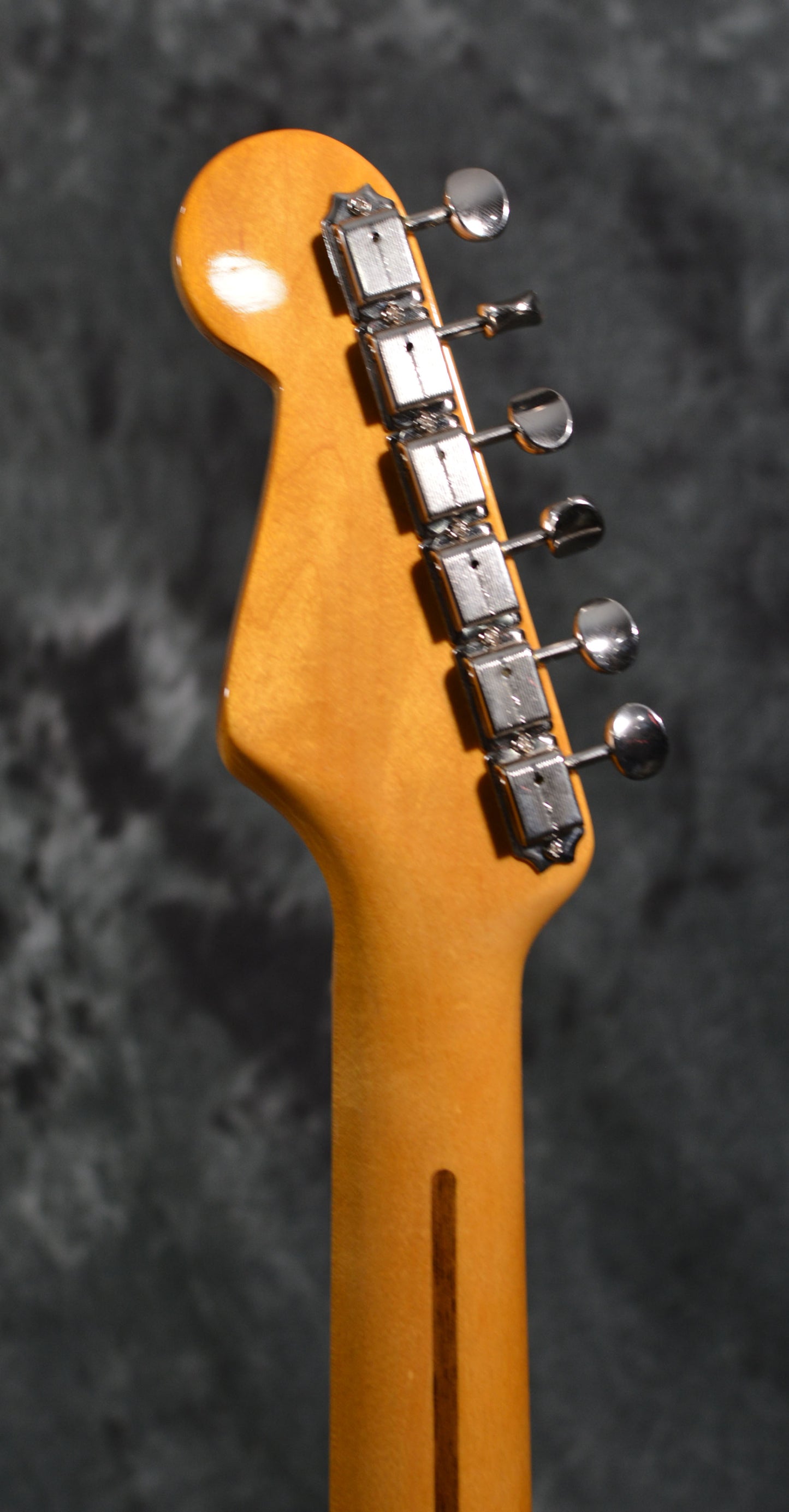 Fender 70th Anniversary American Vintage II 1954 Stratocaster 2-Color Sunburst