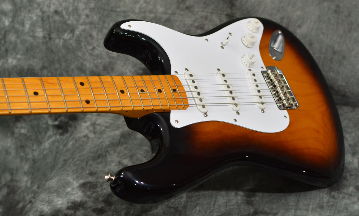 Fender 70th Anniversary American Vintage II 1954 Stratocaster 2-Color Sunburst