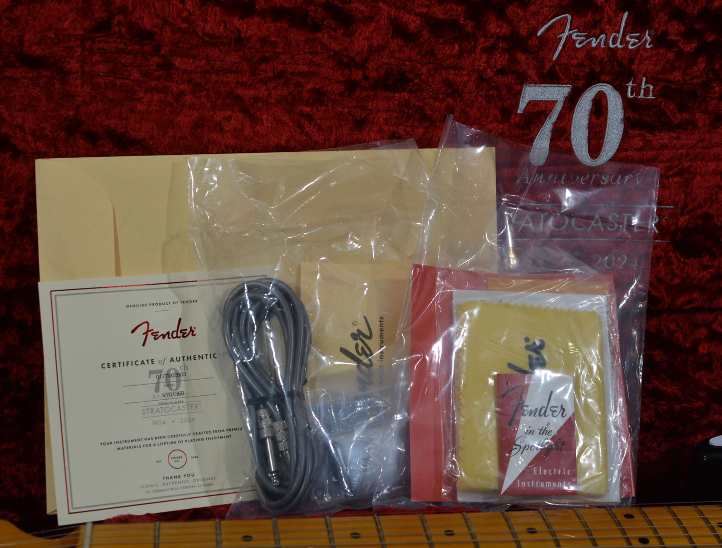 Fender 70th Anniversary American Vintage II 1954 Stratocaster 2-Color Sunburst