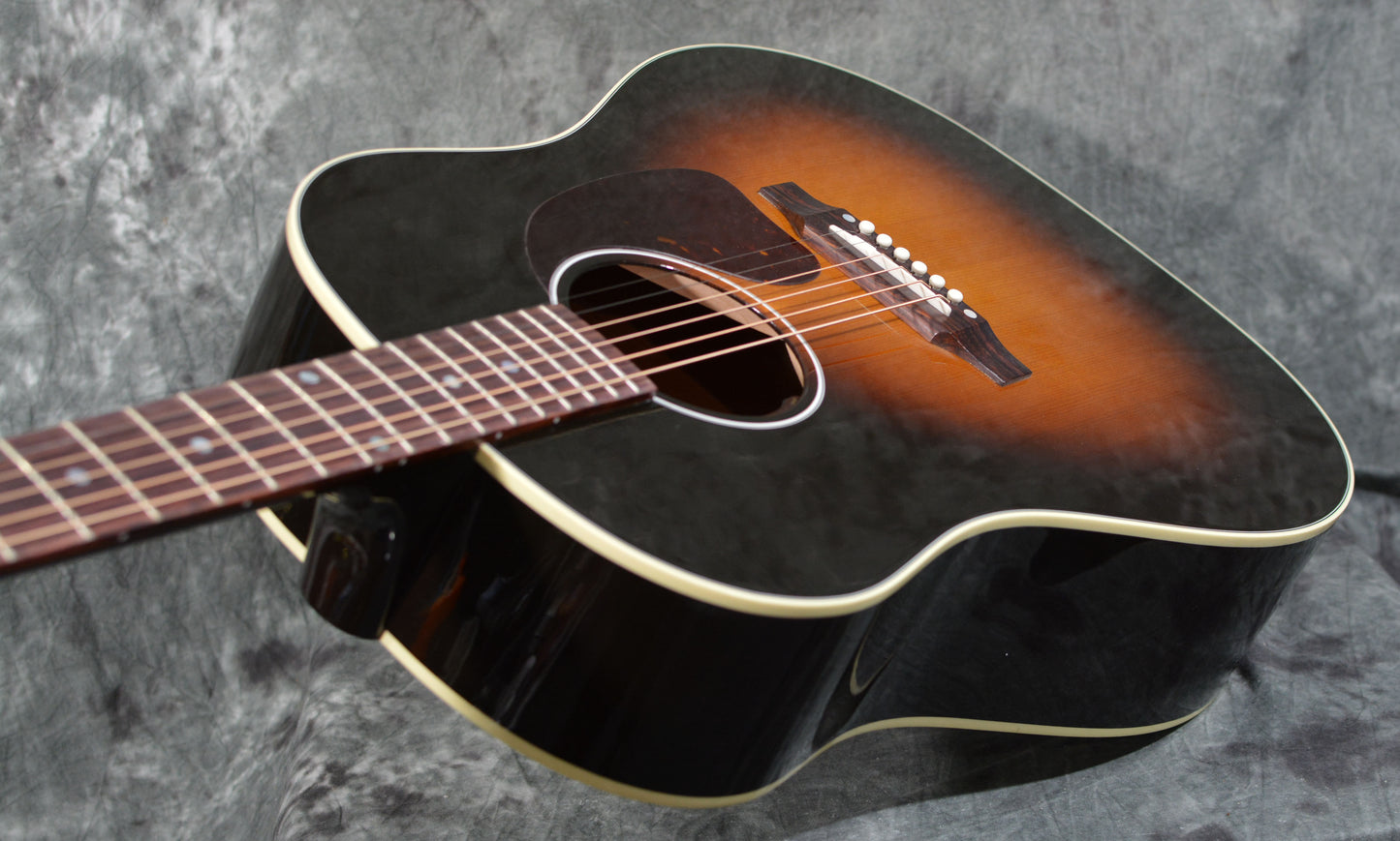 GIbson J-45 Standard Vintage Sunburst