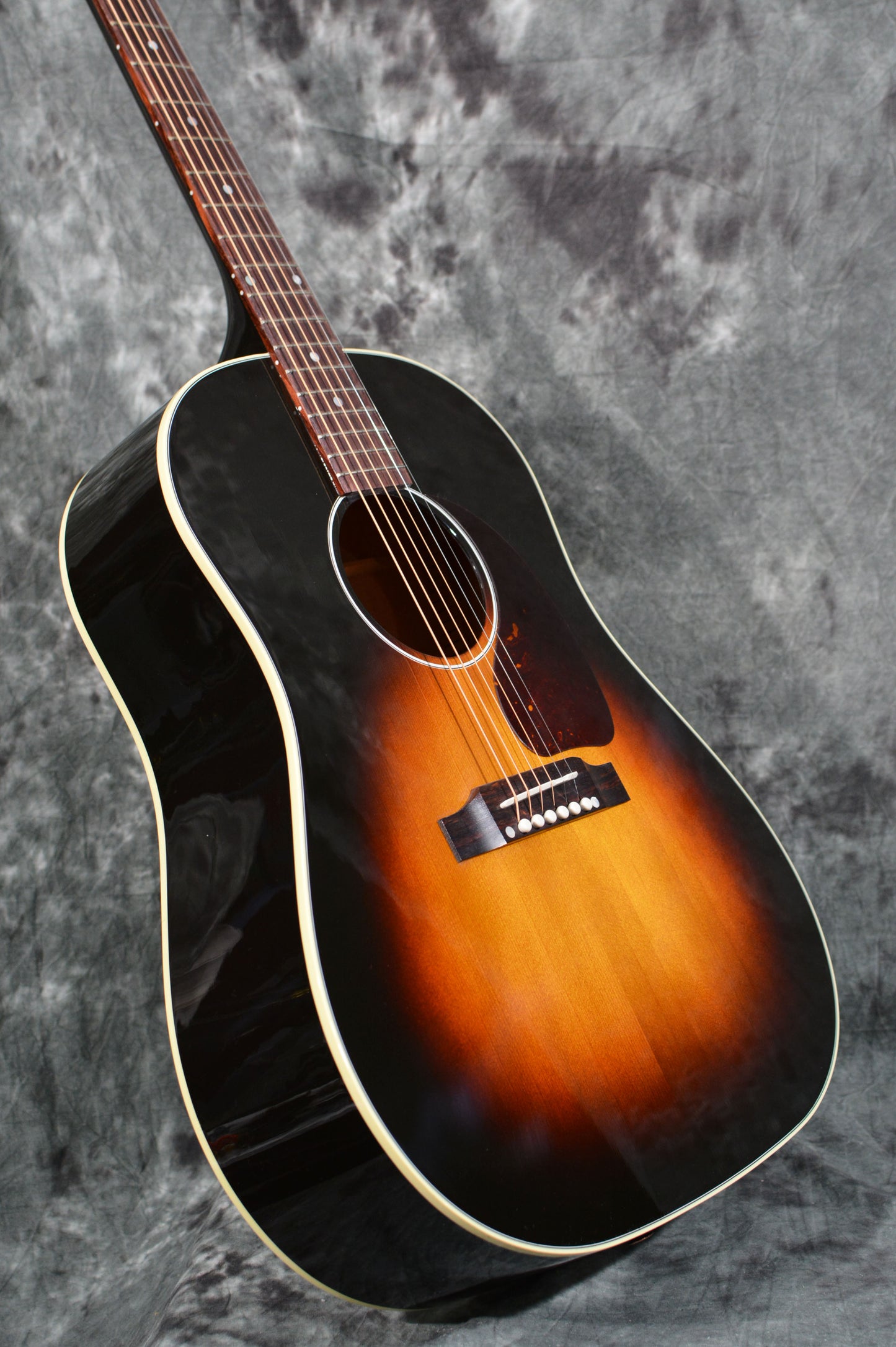 GIbson J-45 Standard Vintage Sunburst
