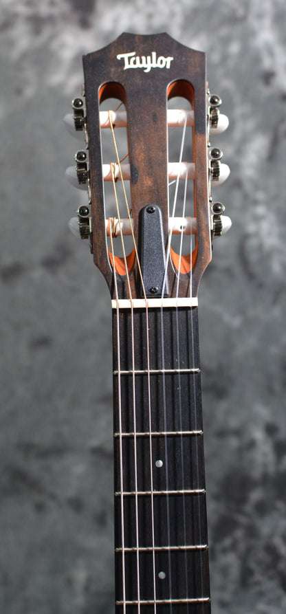 Taylor 214ce-N Grand Auditorium Nylon Slothead w/ Gigbag
