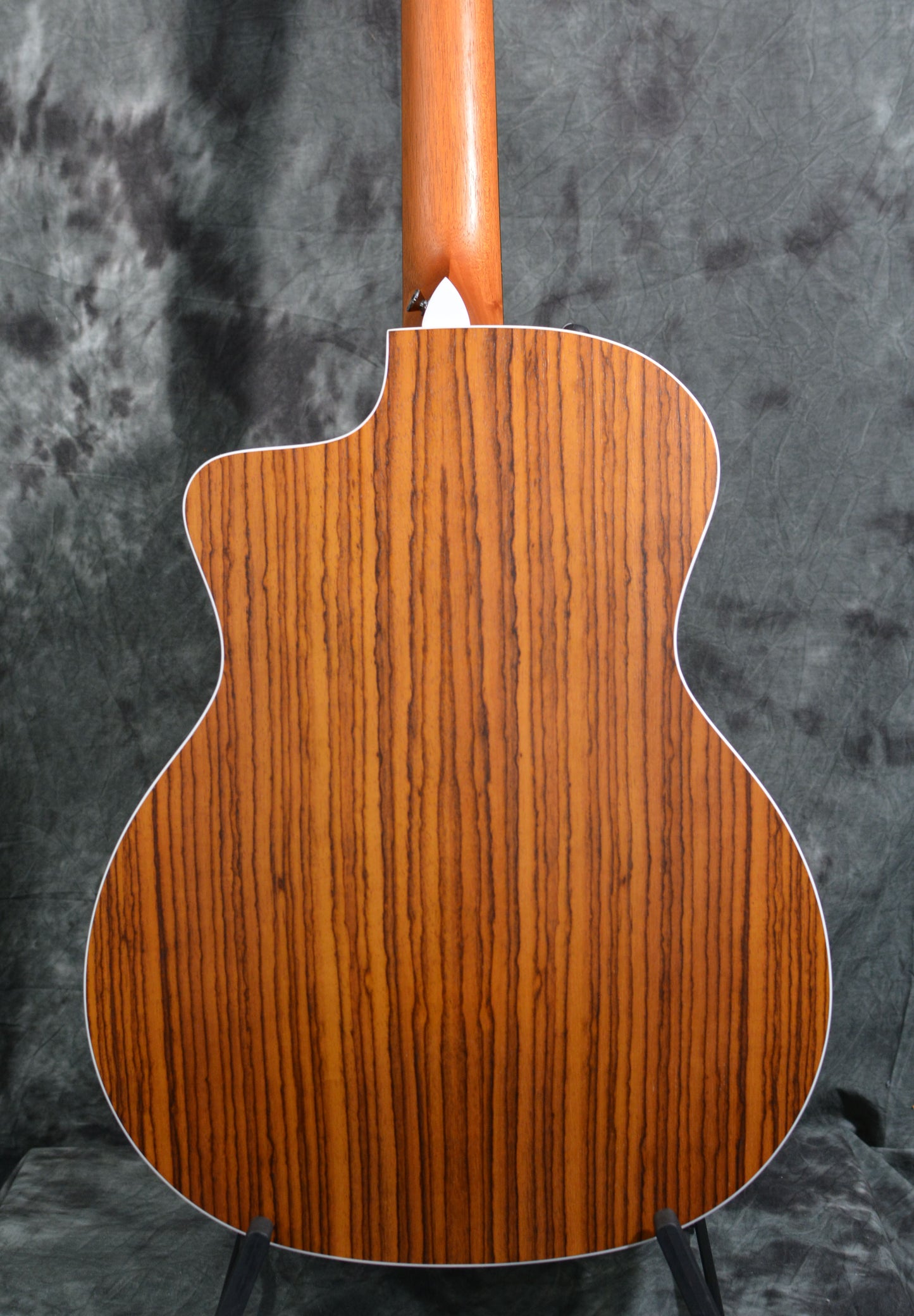 Taylor 214ce-N Grand Auditorium Nylon Slothead w/ Gigbag