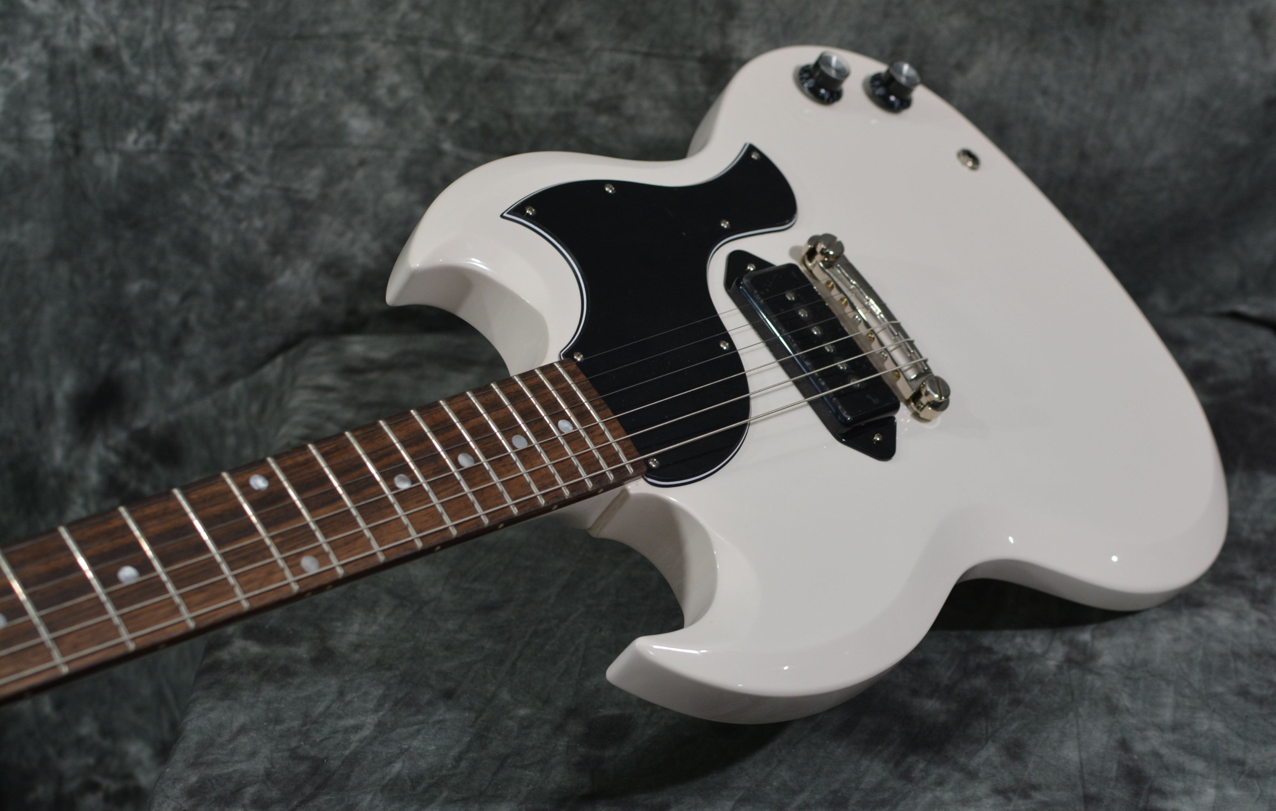 Epiphone Limited Edition YUNGBLUD SG Junior Classic White