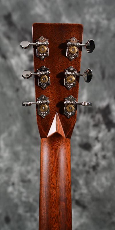 Martin D-28 Standard Satin Amberburst Finish