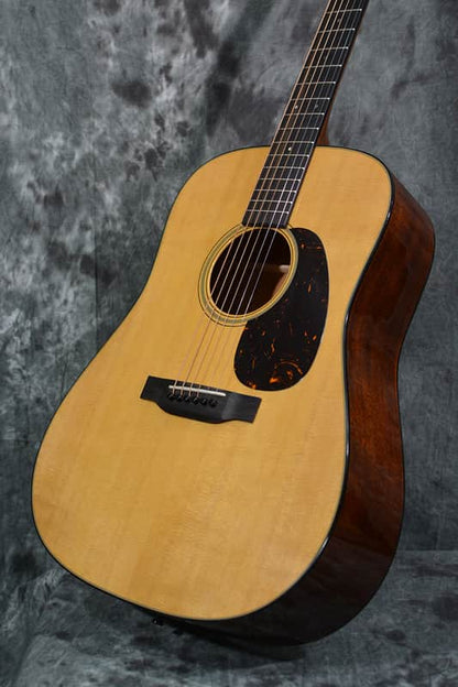 Martin D-18 Natural Gloss 2023 w Deluxe Factory Case