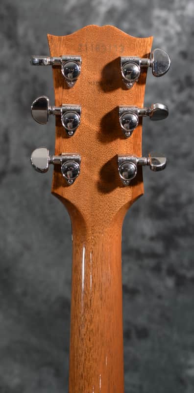Gibson SJ-200 Studio Walnut Natural Jumbo