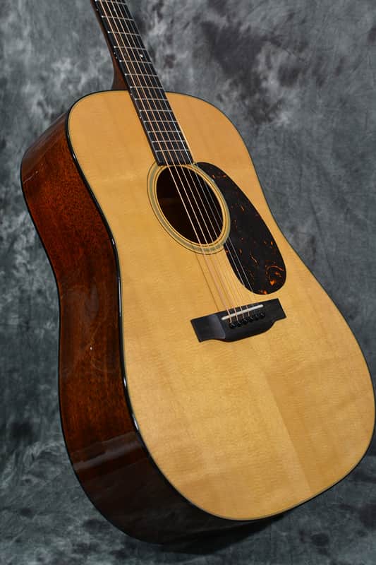 Martin D-18 Natural Gloss 2023 w Deluxe Factory Case