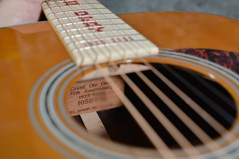 Martin Grand Ole Opry 75th Anniversary 1 of 650 Commemorative HD-28 2000 w Case