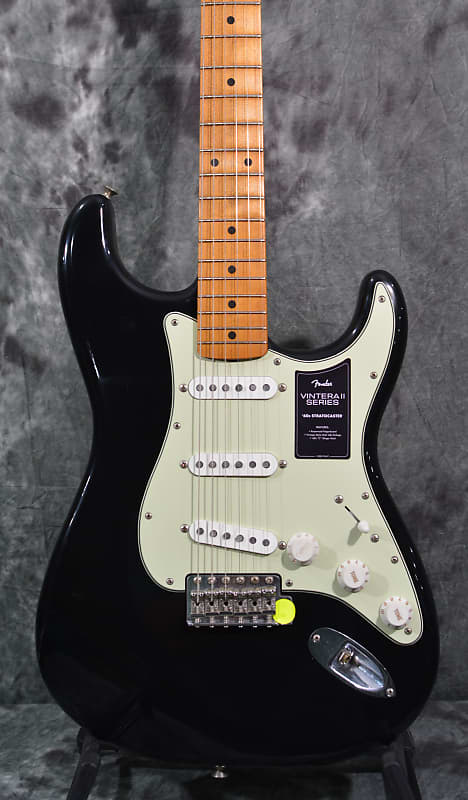 Fender Vintera II Road Worn '60s Stratocaster Black w/ HSC