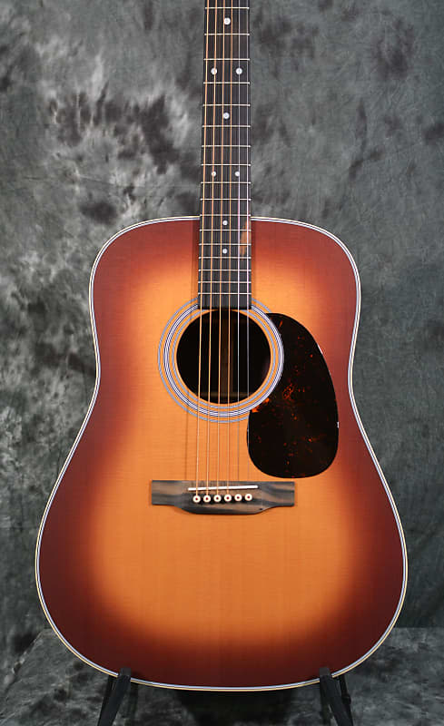 Martin D-28 Standard Satin Amberburst Finish