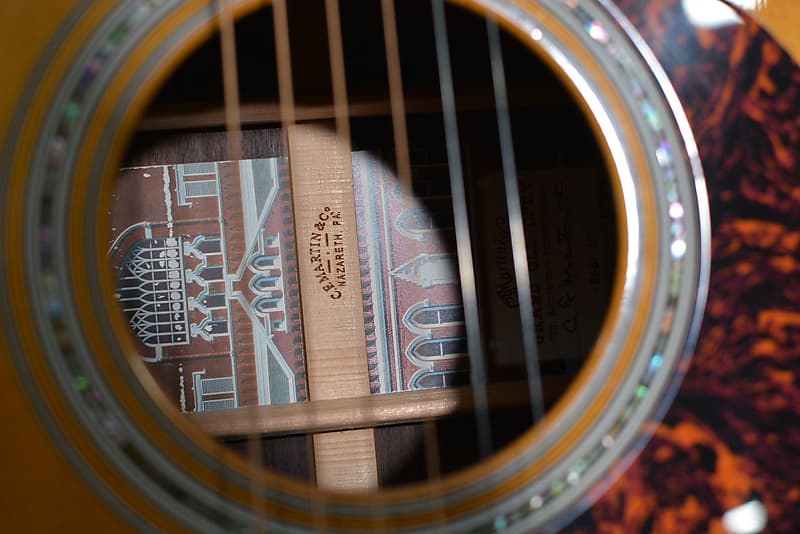 Martin Grand Ole Opry 75th Anniversary 1 of 650 Commemorative HD-28 2000 w Case
