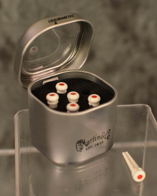 Martin LUXE Liquidmetal Bridge Pin Set Red Dot Bone Color 18APP0004