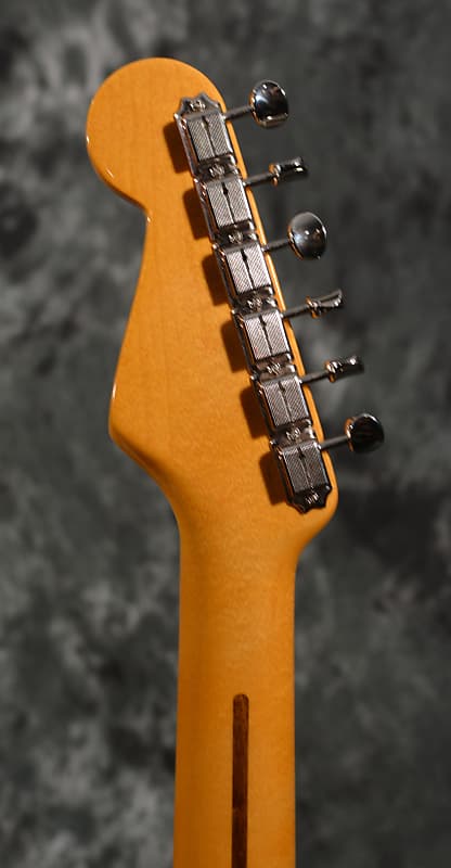 Fender 70TH Anniversary American Vintage II 1954 Stratocaster 2TS