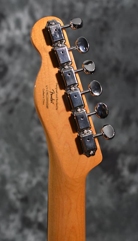 Squier Classic Vibe Custom Telecaster SH Bigsby Lake Placid Blue