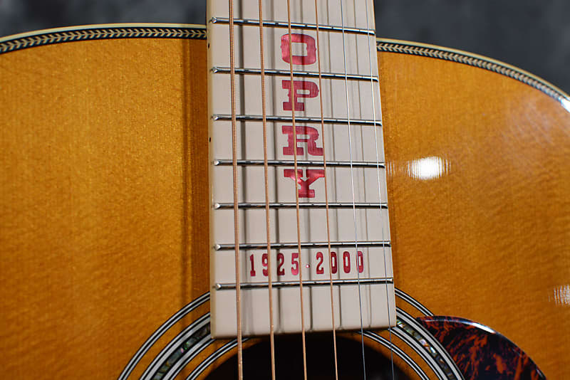 Martin Grand Ole Opry 75th Anniversary 1 of 650 Commemorative HD-28 2000 w Case