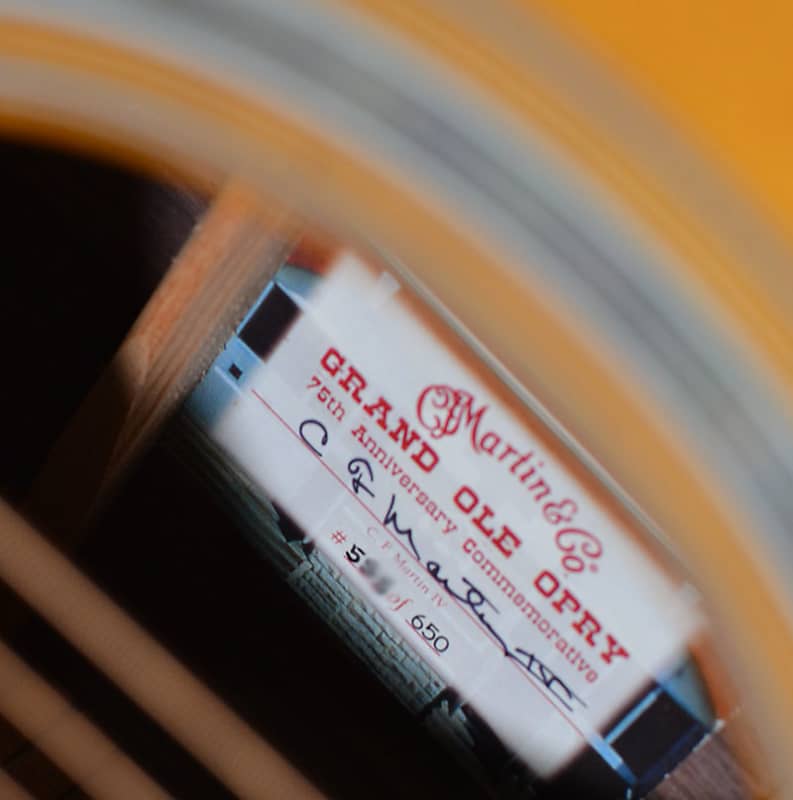 Martin Grand Ole Opry 75th Anniversary 1 of 650 Commemorative HD-28 2000 w Case
