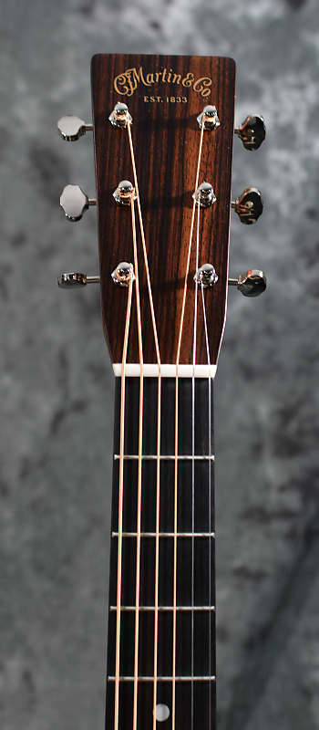 Martin D-28 Standard Satin Amberburst Finish