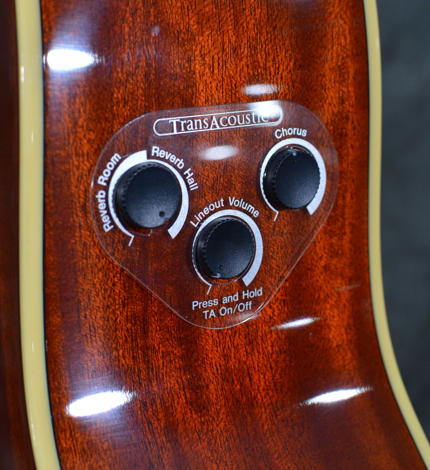 Yamaha FGC-TA Cutaway TransAcoustic Electric Vintage Tint