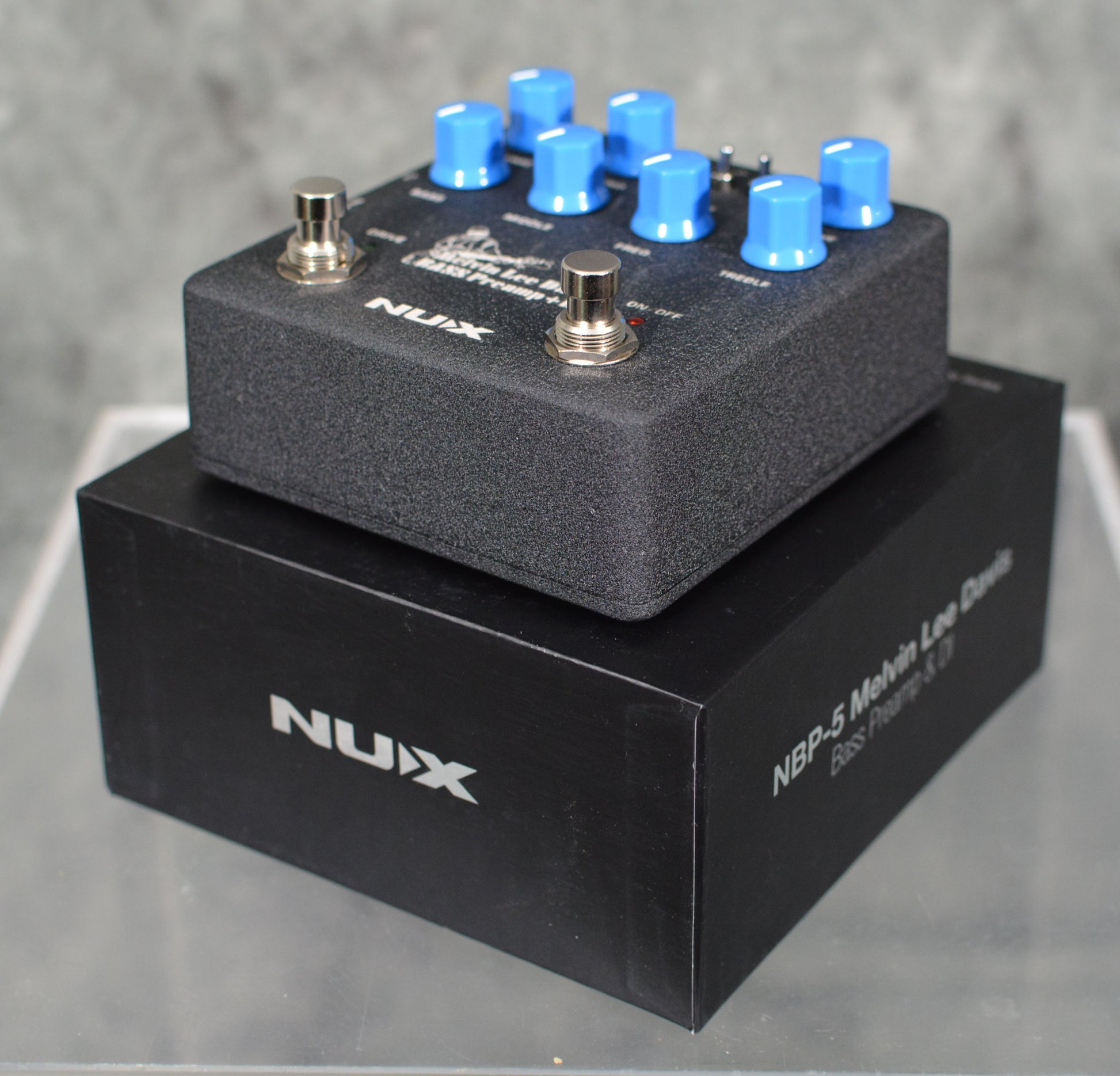 bass preamp di pedal NuX NBP-5 Melvin Lee Davis Preamp and DI Bass Pedal – Mainstagemusic